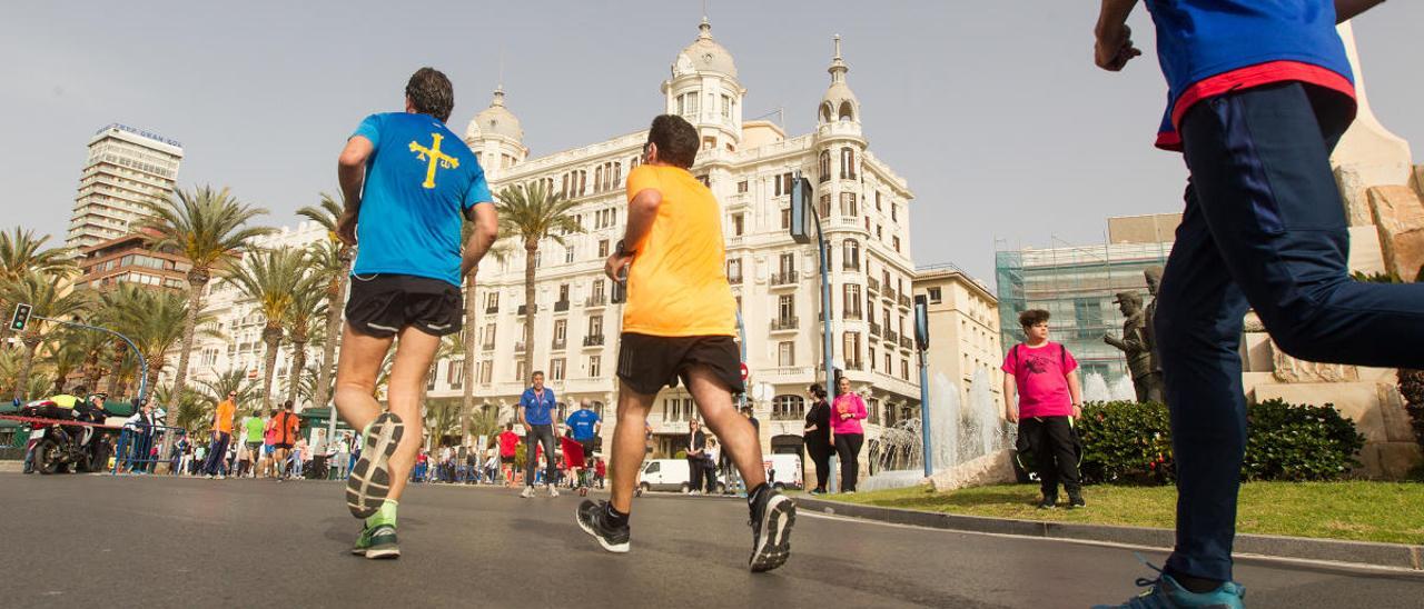 Un momento de la última edición de la Media de Alicante, el 22 de abril de 2018