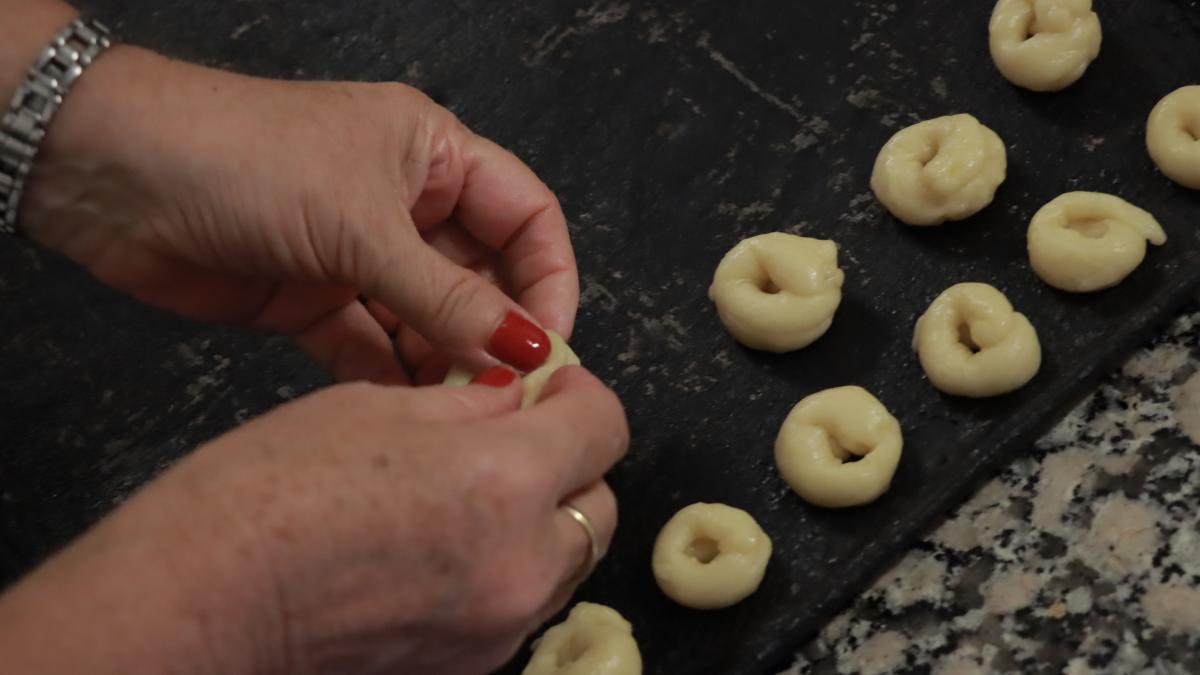 Un detalle de la elaboración de las pastas tradicionales.