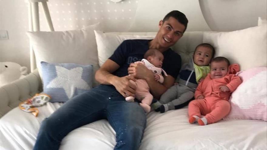 Cristiano Ronaldo ironiza sobre la petición de cárcel: &quot;Estoy preso de estos dos bebés&quot;