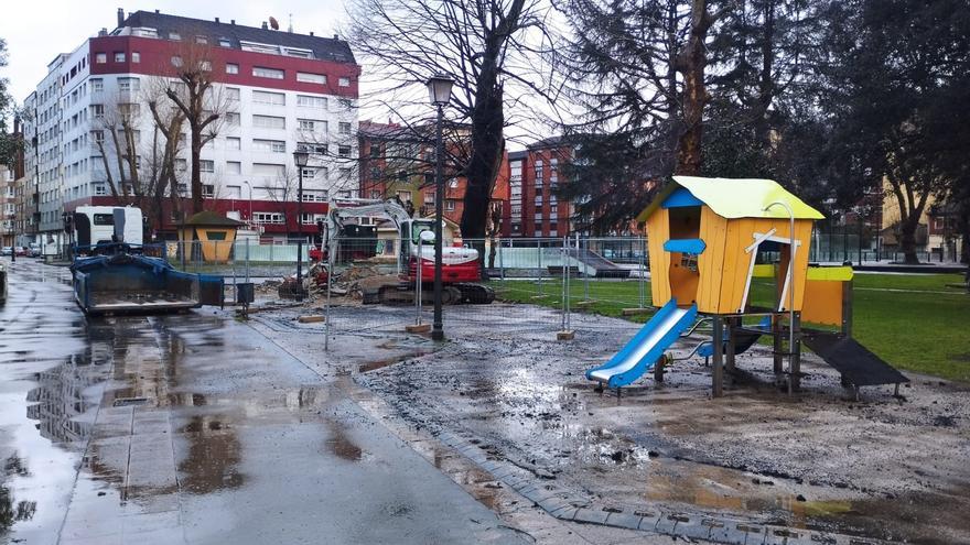 El parque de Sama se sigue renovando: comienza la obra de mejora del área de juegos infantiles