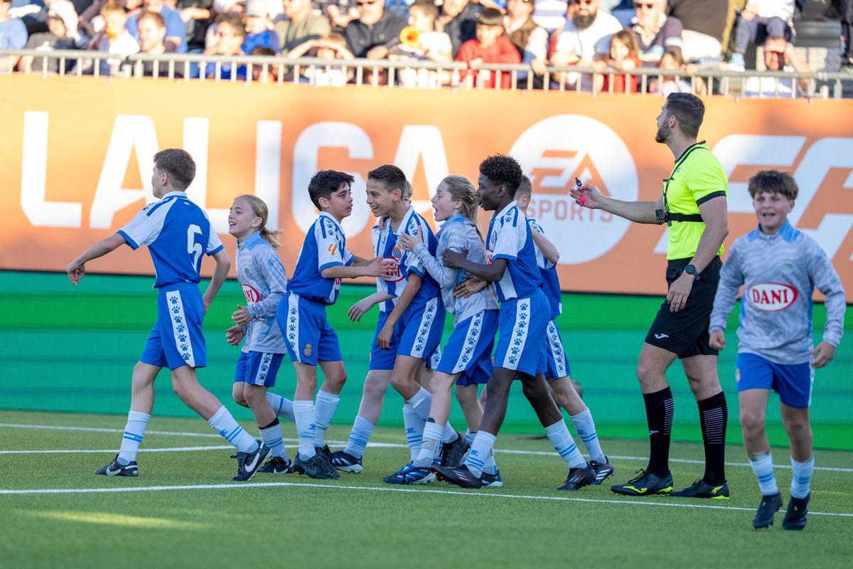 Los pericos celebrando el gol de Eric