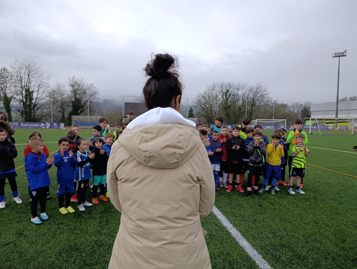 Montse Tomé comparte la Nochebuena con los niños del Atlético de Lugones