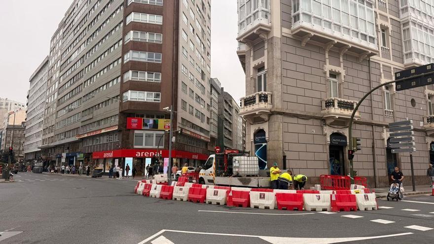 Mejoras de seguridad vial en la plaza de Pontevedra de A Coruña: empieza la instalación de luces en el suelo