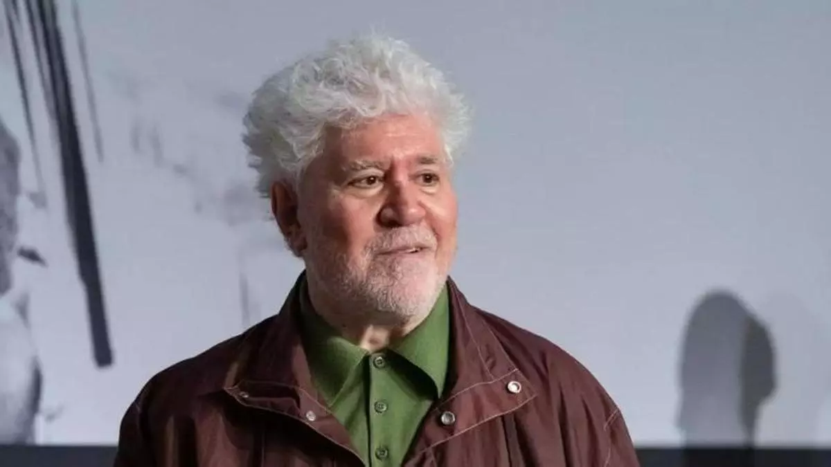 Una de las casas de Pedro Almodóvar: "La compré más que para vivir en ella, para poder decorarla y poner todos los cuadros que he ido comprando"