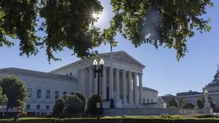 El Supremo de EE.UU. permite a Trump reactivar las deportaciones a terceros países