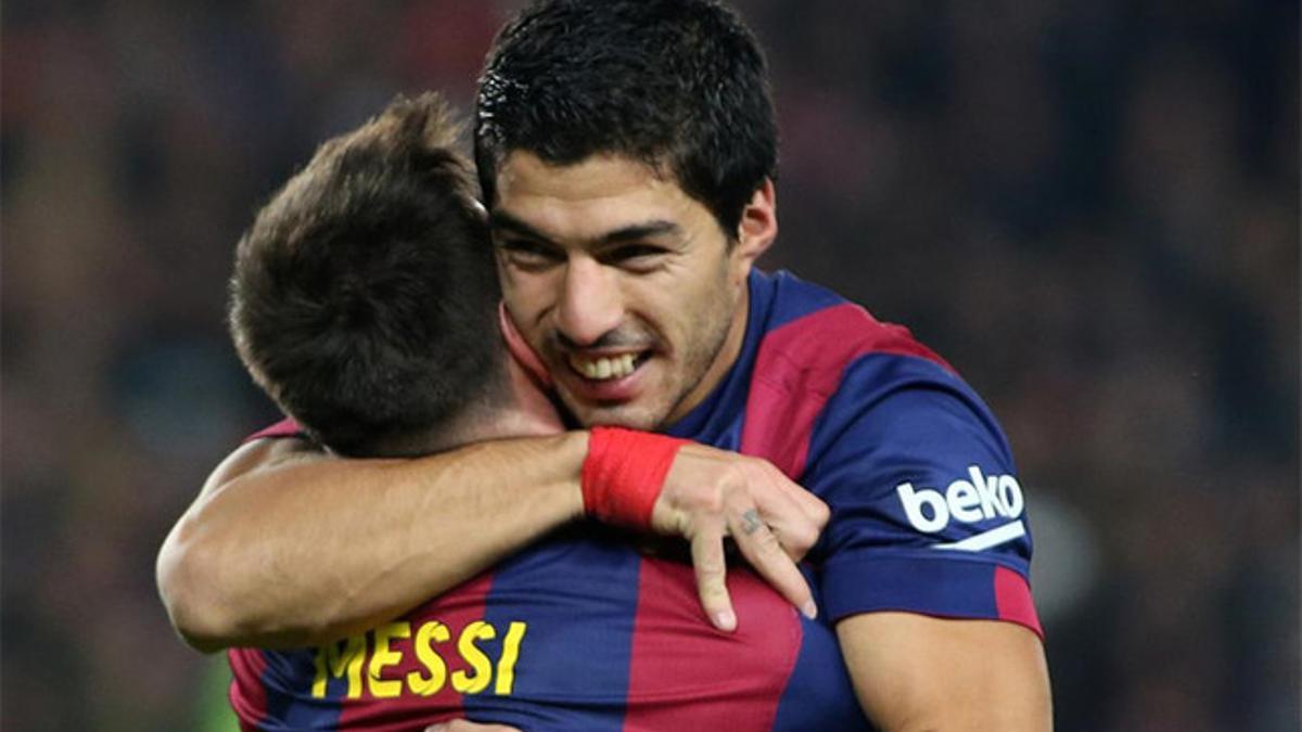 Suárez, celebrando un gol con Messi