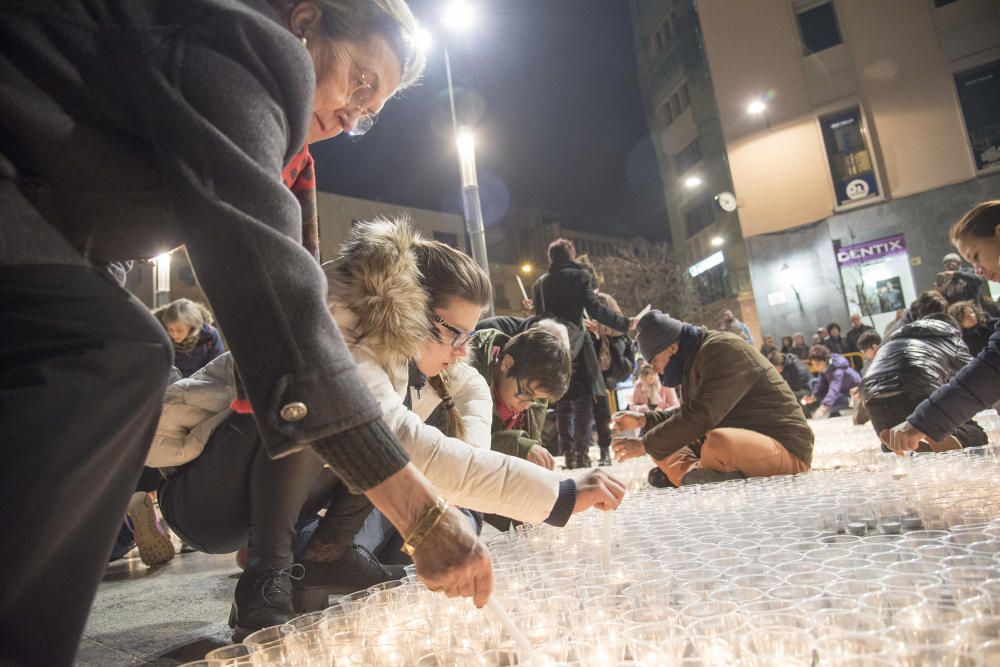 El centre de Manresa s''il·lumina amb 30.000 espelmes