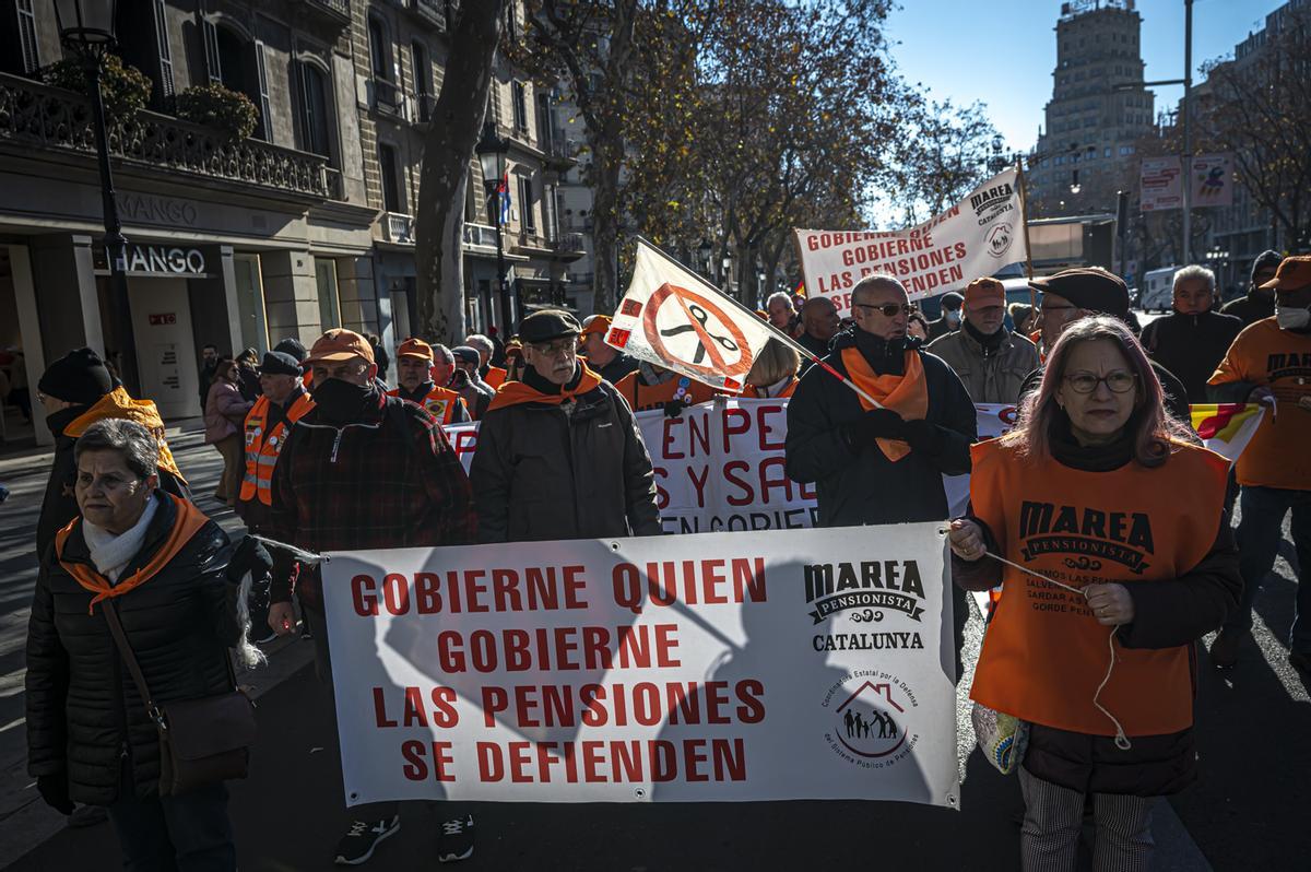 La Coordinadora de pensionistas se manifiesta por el centro de Barcelona