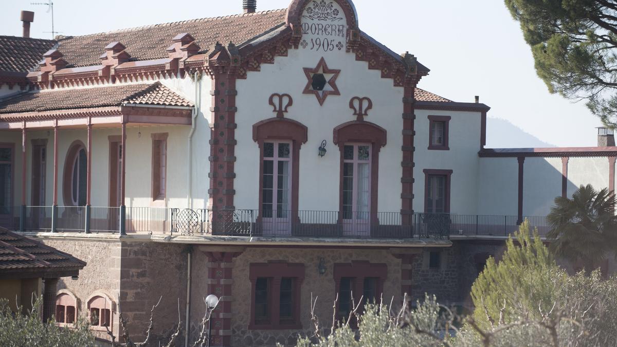 Així és la casa de La Morera de Manresa per fora