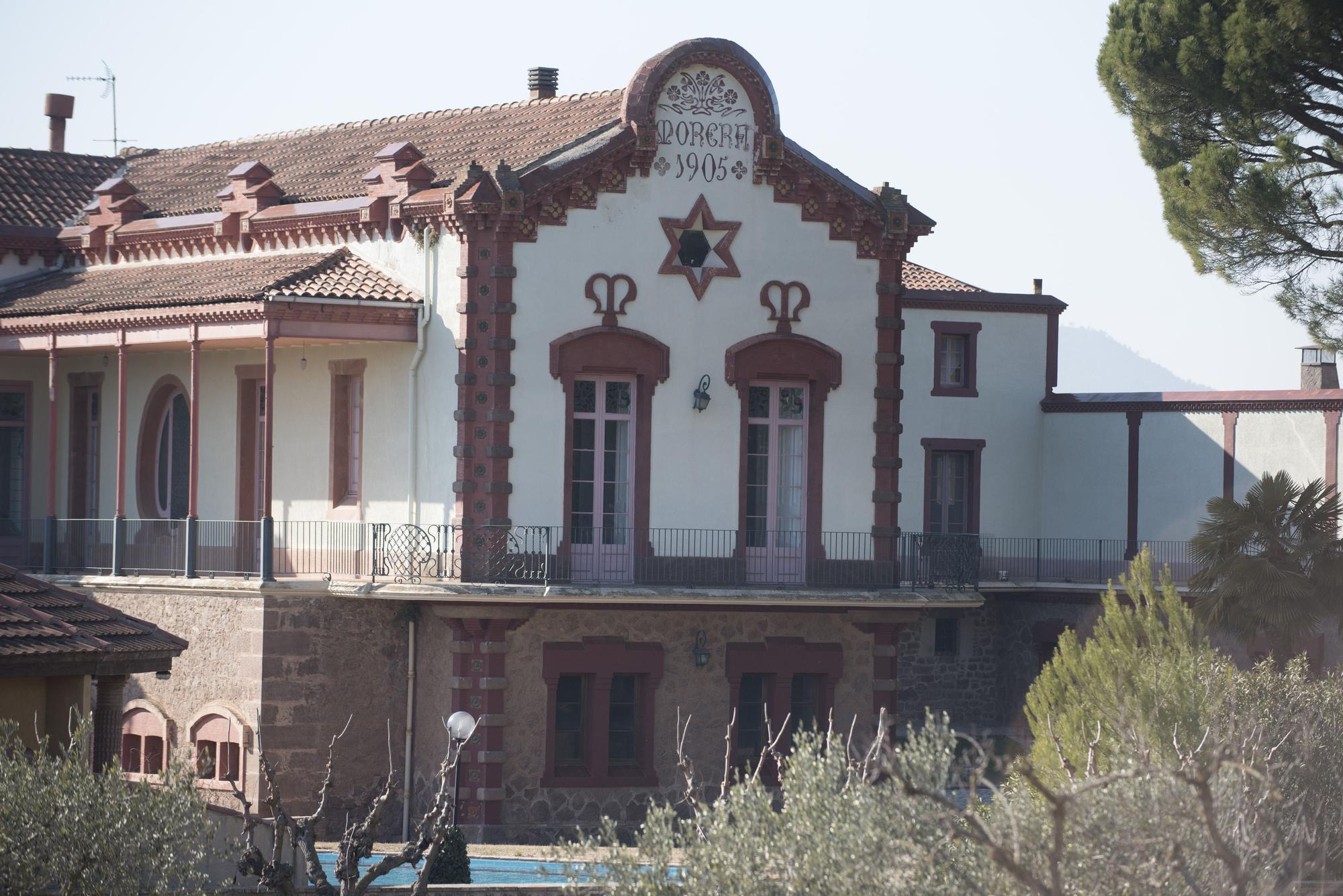 Així és la casa de La Morera de Manresa per fora