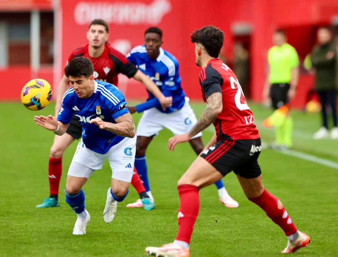 El partido entre el Mirandés y el Real Oviedo, en imágenes