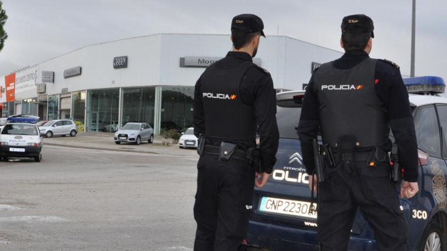 Beamte der Policía Nacional während ihres Dienstes auf Mallorca.