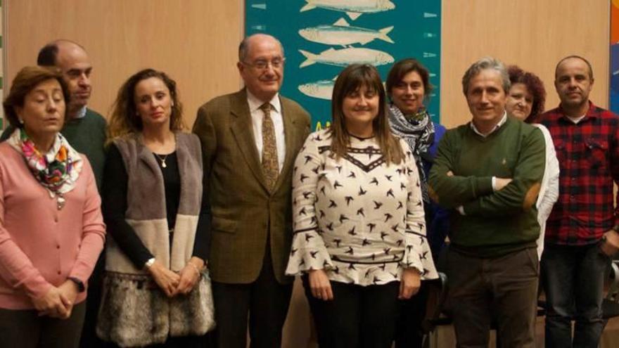 Por la izquierda, Carmen Moreno, David Argüelles, María Rodríguez, José María López, Amelia Fernández, Irene Alba, Germán Heredia, Marta Estrada y Javier García, ayer, en el polivalente.