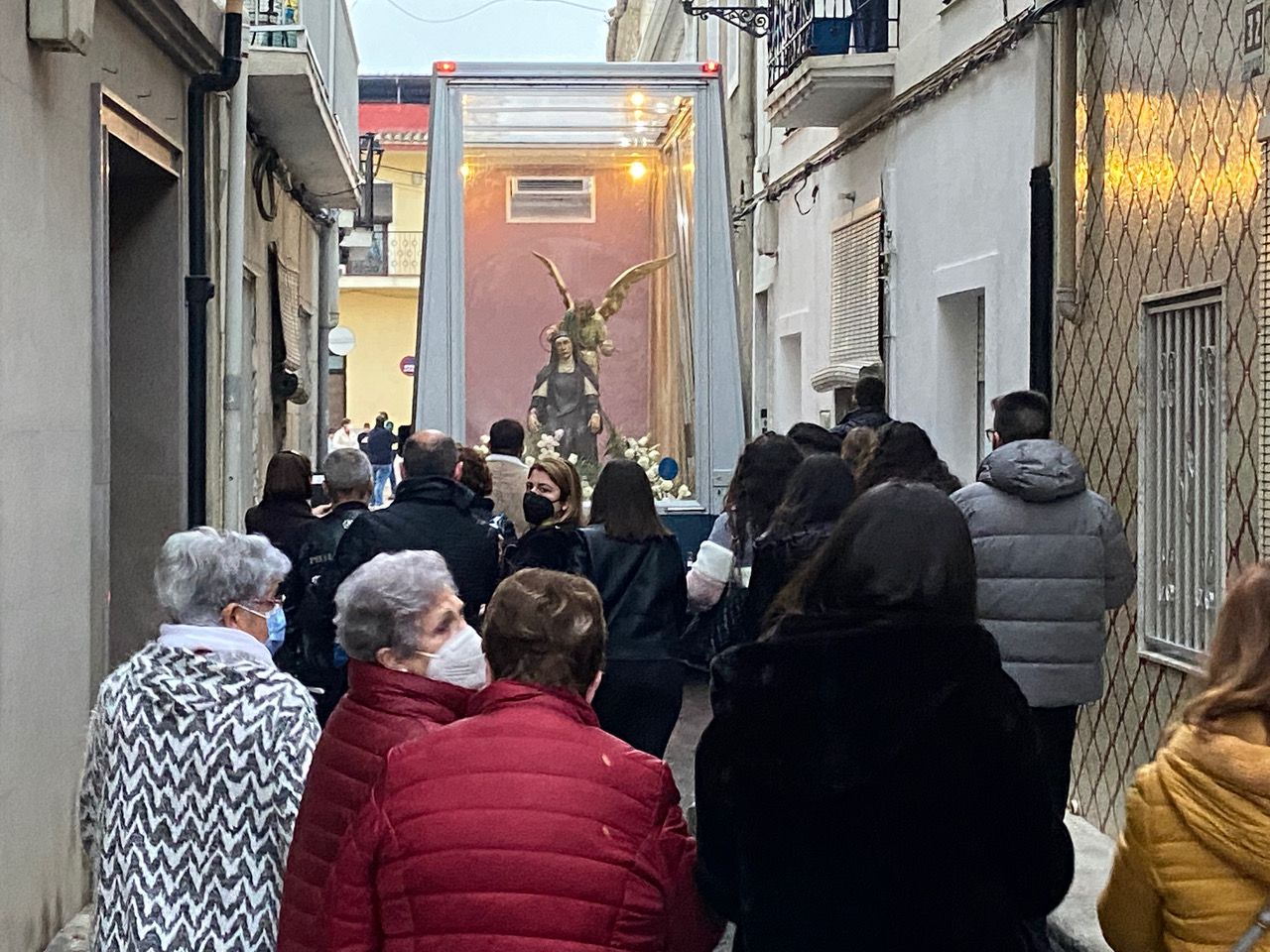 El "Beatamóvil" recorre las calles de Benigànim