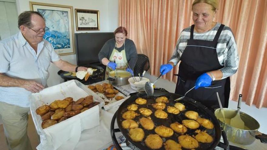 Elaboración de tortillas de carnaval para el carnaval antiguo de Agüimes