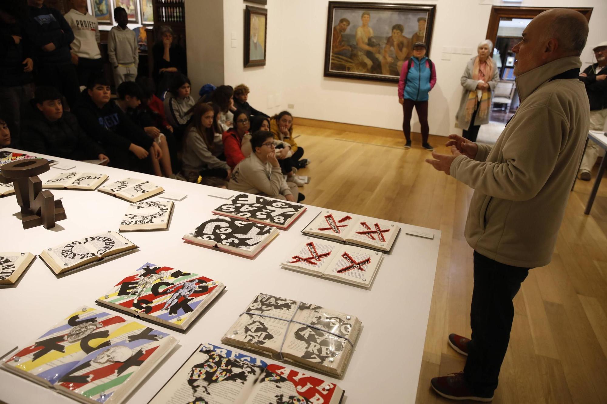El libro toma otra dimensión en el museo Evaristo Valle con "un homenaje al abecedario" (en imágenes)