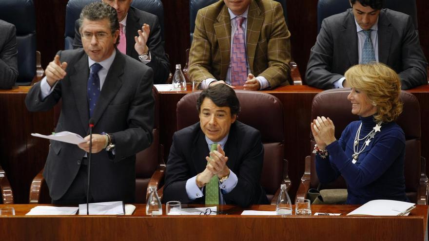 El juez propone juzgar a Granados, pero libra a Aguirre de la caja B del PP madrileño