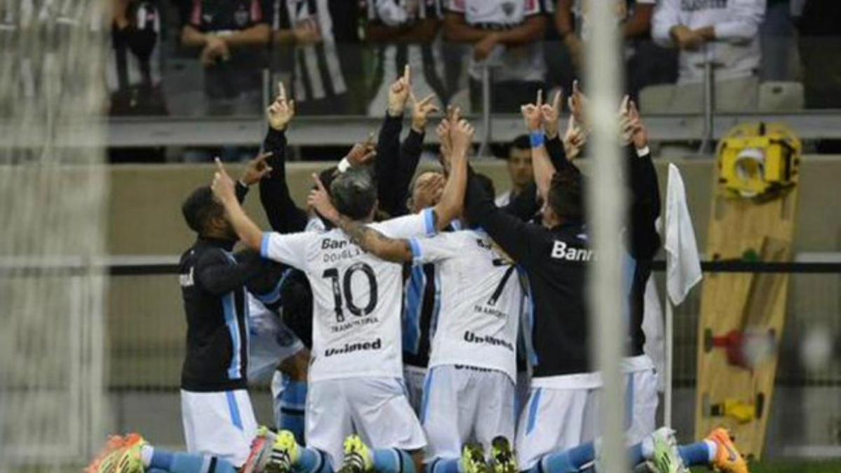 Los jugadores de Gremio celebrando la victoria