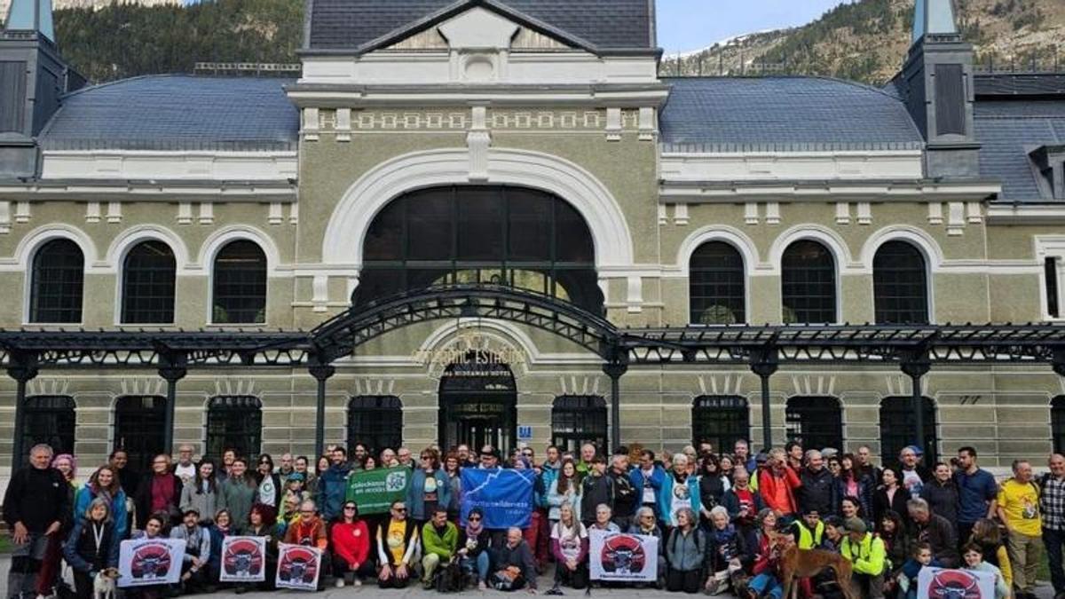 Visita a la estación de Canfranc de los organizadores del congreso de Canal Roya.