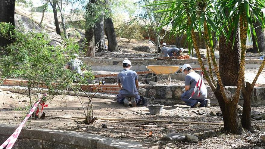 Dos parques de Plasencia estrenarán juegos para niños con discapacidades