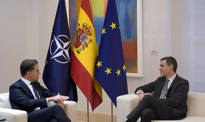Pedro Sánchez, presidente del Gobierno, recibe al Secretario General de la OTAN, Mark Rutte, en el Palacio de la Moncloa.