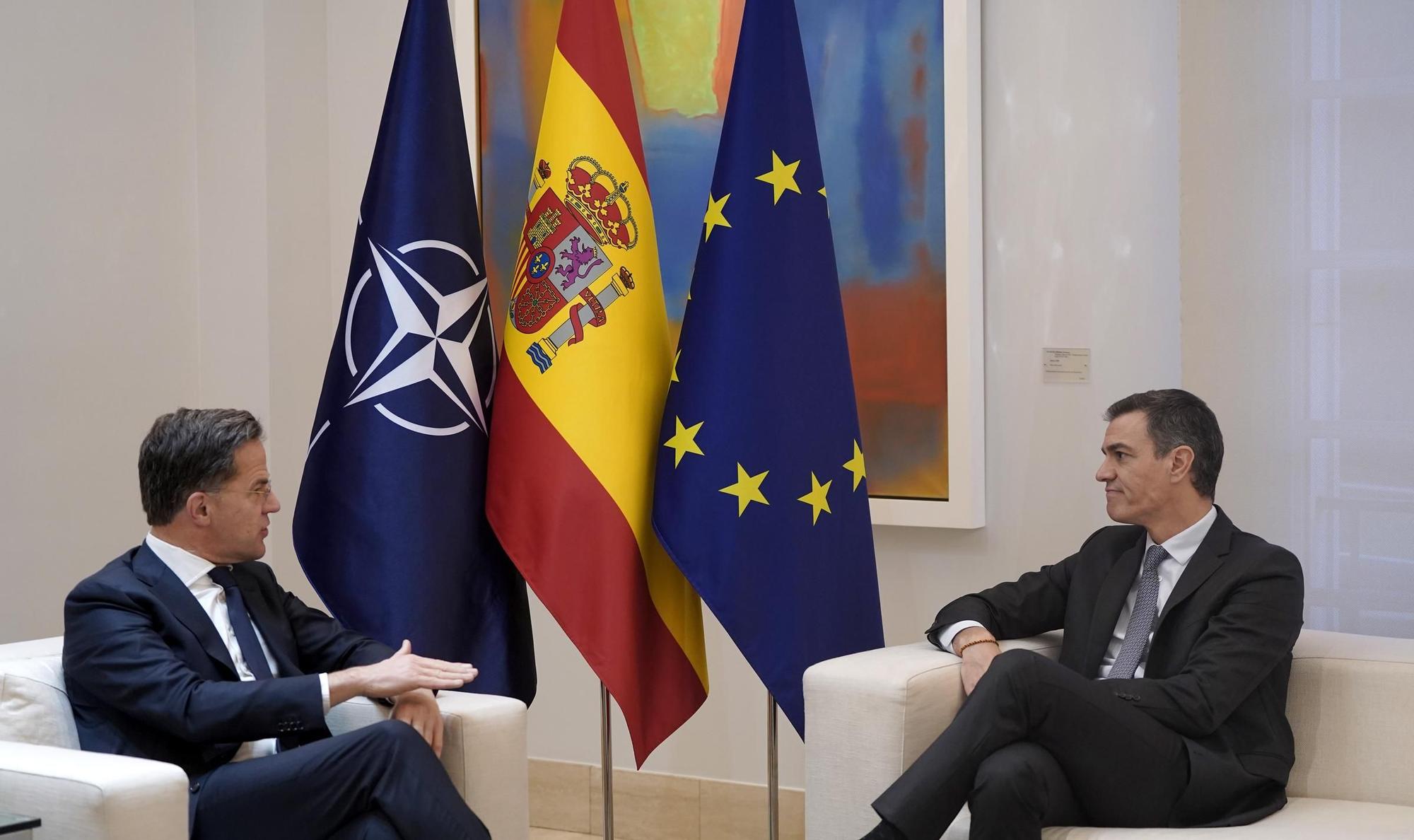 Pedro Sánchez, presidente del Gobierno, recibe al Secretario General de la OTAN, Mark Rutte, en el Palacio de la Moncloa.