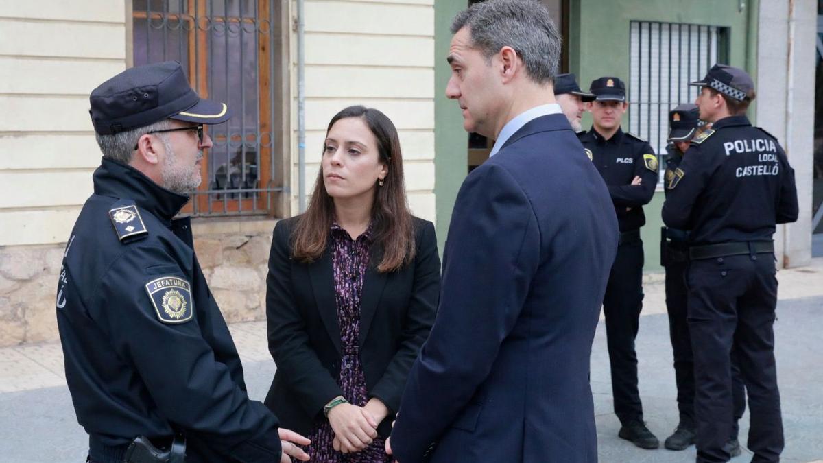 Catalán, Giner y Ortolá, enfrente de la tenencia de alcaldía del Grau.
