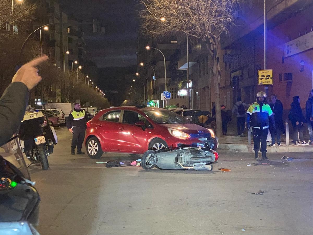 Agentes de mobilidad urbana, en el punto del accidente.