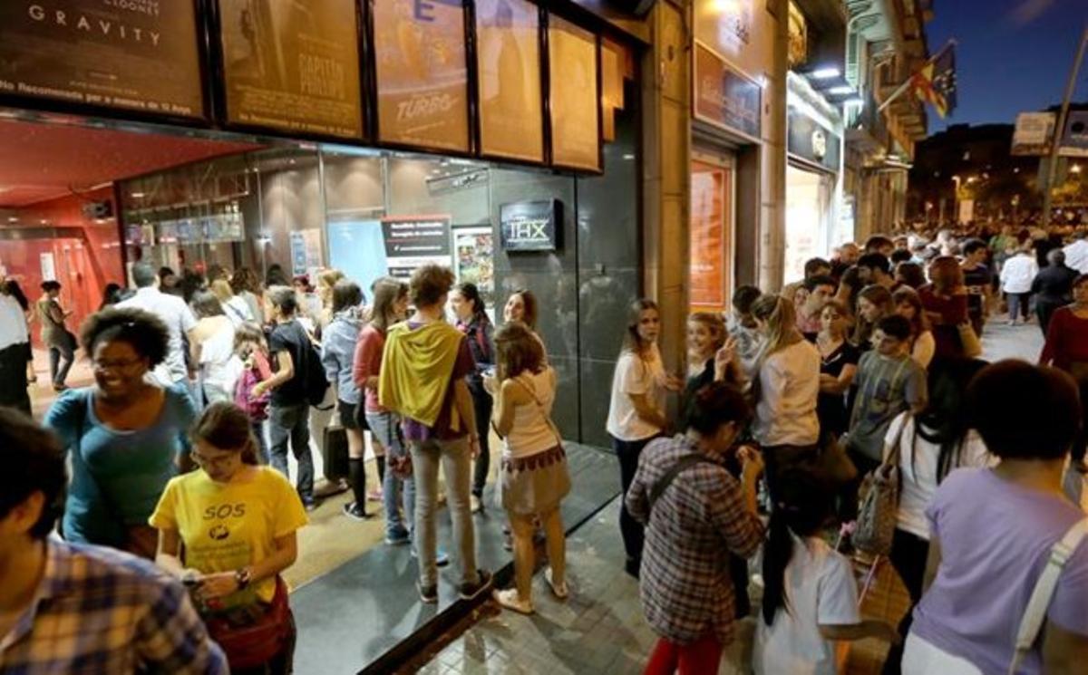 Largas colas en la Fiesta del Cine.