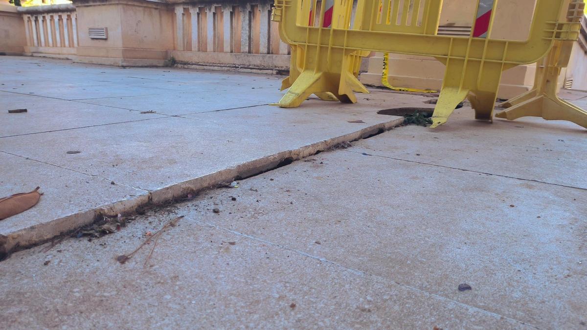 Desnivel en el céntrico parque que tiene una antigüedad de más de 30 años.