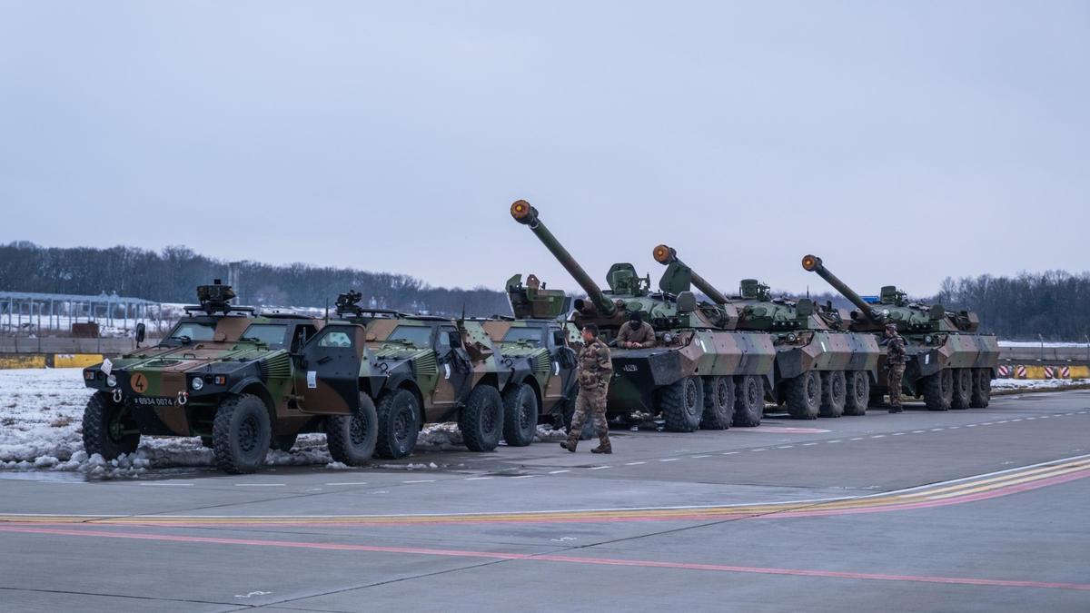 Vehicles militars francesos en uns exercicis de maniobres de l'OTAN