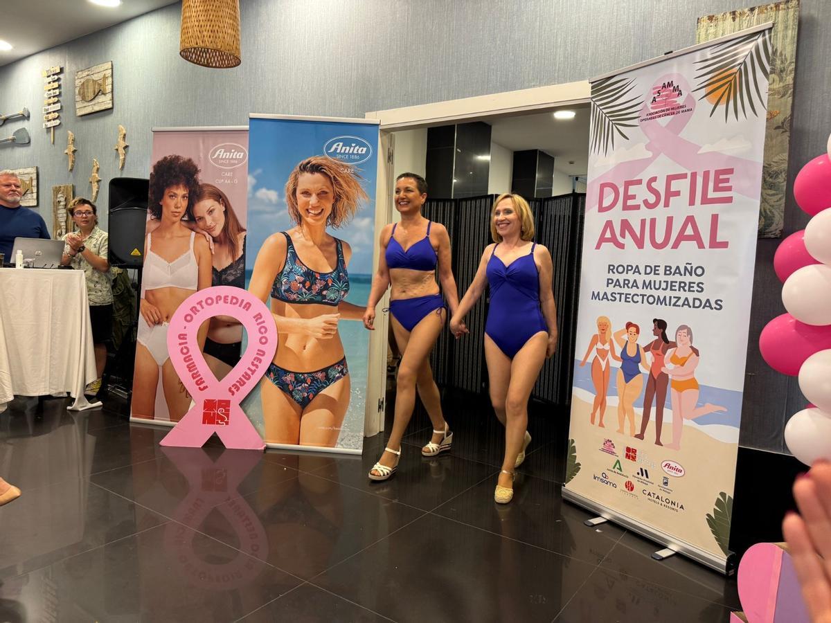 Esther durante el último desfile de ropa de baño para mujeres mastectomizadas organizado por ASAMMA.