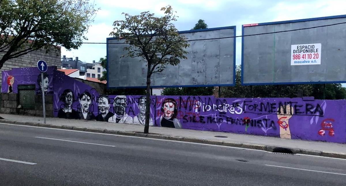 Mural feminista en Vigo que representaba a mujeres pioneras y fue pintado por encima.