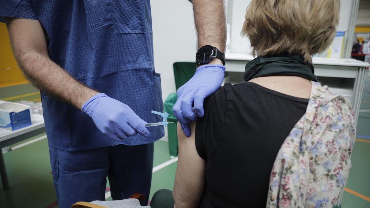 La vacunación para los ciudadanos contagiados se adelantará