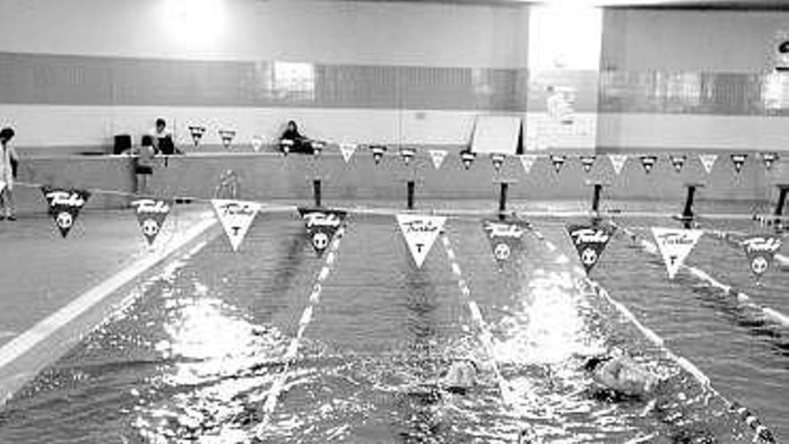 La piscina cubierta de La Reguera, antes de su clausura.