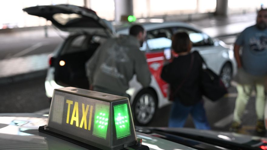 Taxistas de Elche denuncian sabotaje por el robo de un precinto por el que se enfrentan a multas de 2.000 euros
