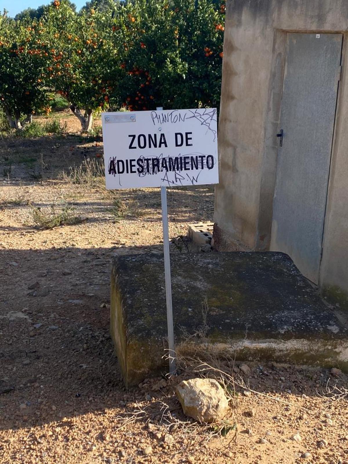 También han sido víctimas de vandalismo otros clubes de cazadores.