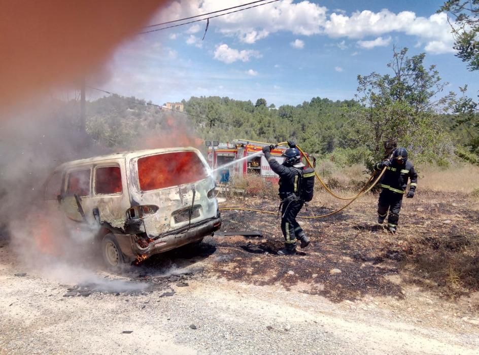 Arde una furgoneta en la carretera del Port de Sant Miquel