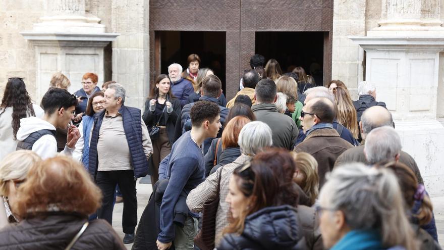 Colas para ver los frescos de los Santos Juanes y testimonios de los visitantes