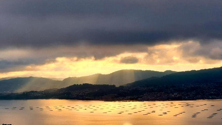 Cielos nublados sobre la ría de Vigo // Marta G. Brea