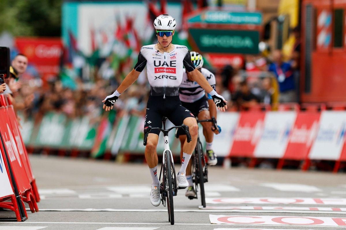 Juan Ayuso consigue una segunda victoria en la Vuelta. Juan Ayuso consigue una segunda victoria en la Vuelta.