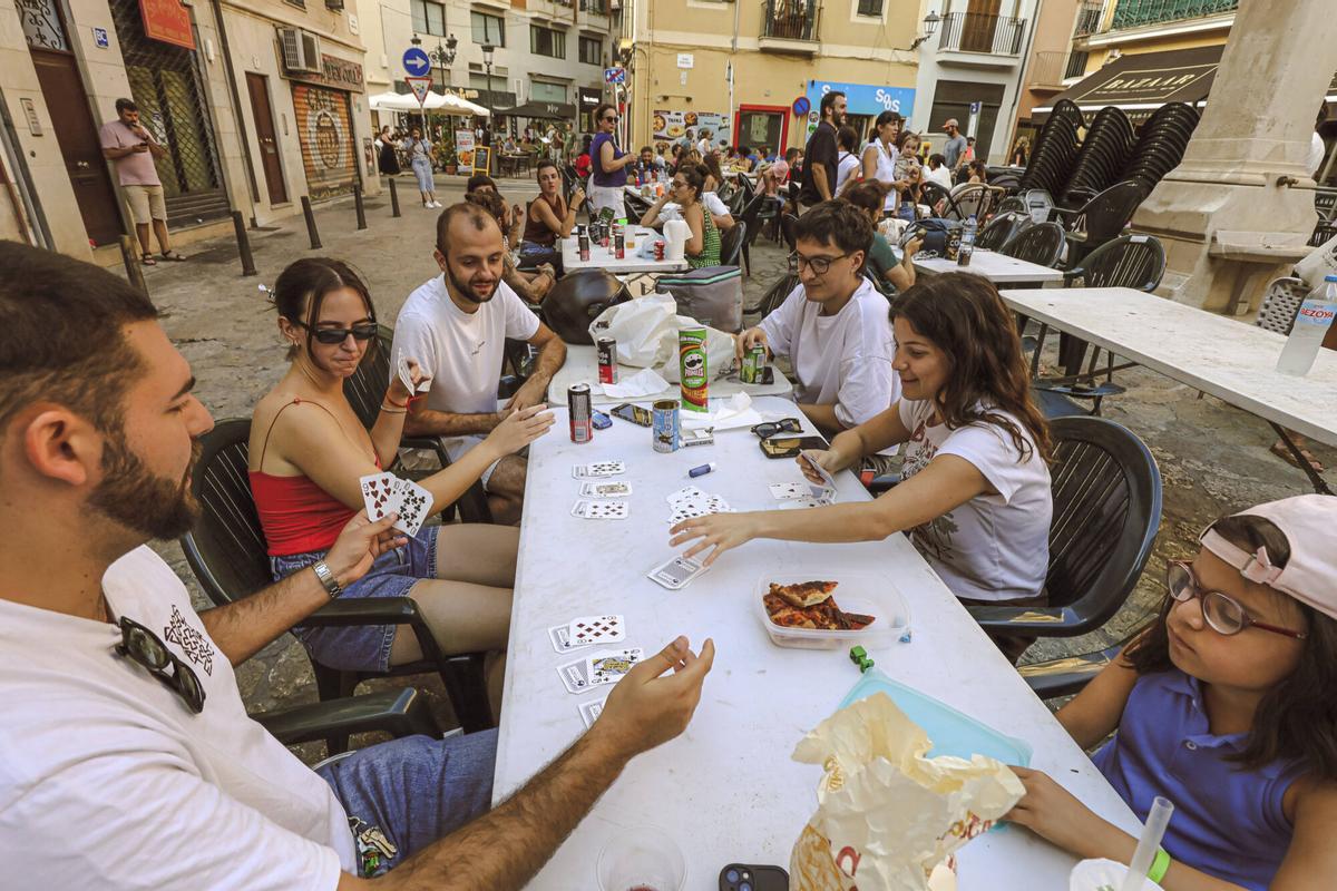 Sopar a la llesca en Plaça d'en Coll Sopar a la llesca en Plaça d'en Coll
