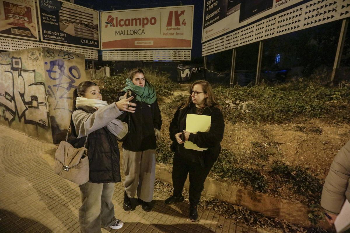Voluntarias del IMAS, en el recuento nocturno 2023 de personas sin hogar en Palma.