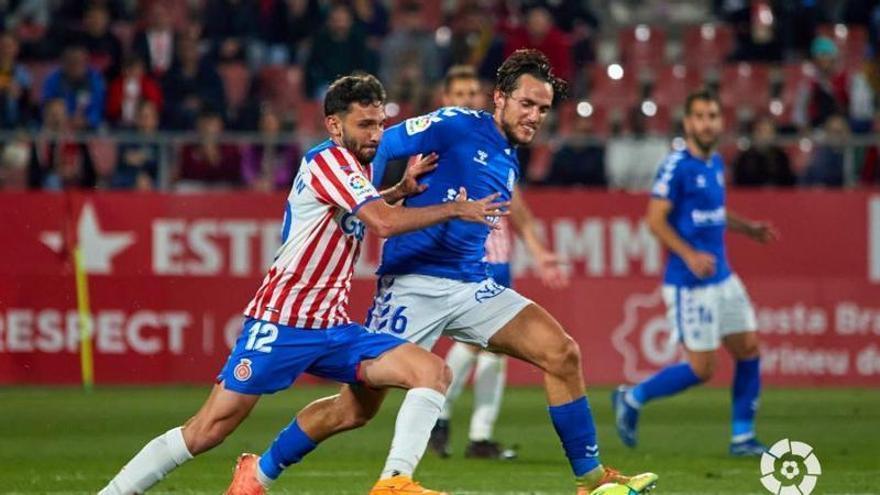 Alexandre Corredera, futbolista del CD Tenerife, en un partido contra el Girona.