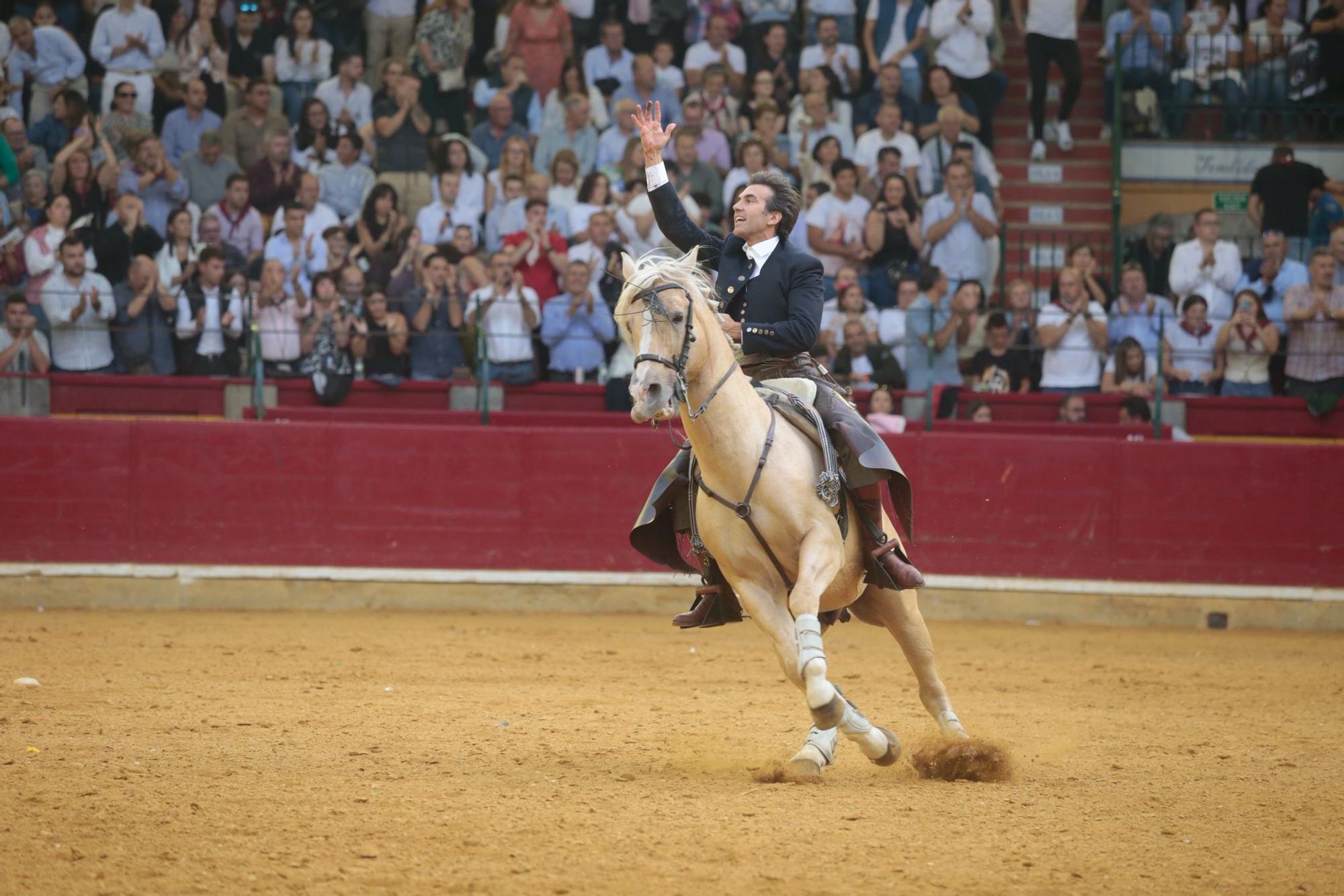 Corrida de rejones para finalizar la Feria taurina del Pilar