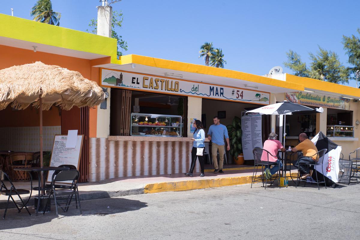 Los Kioskos de Luquillo son una famosa franja gastronómica y comercial al aire libre en Puerto Rico. Se componen de aproximadamente 60 quioscos que ofrecen una amplia variedad de comida tradicional puertorriqueña