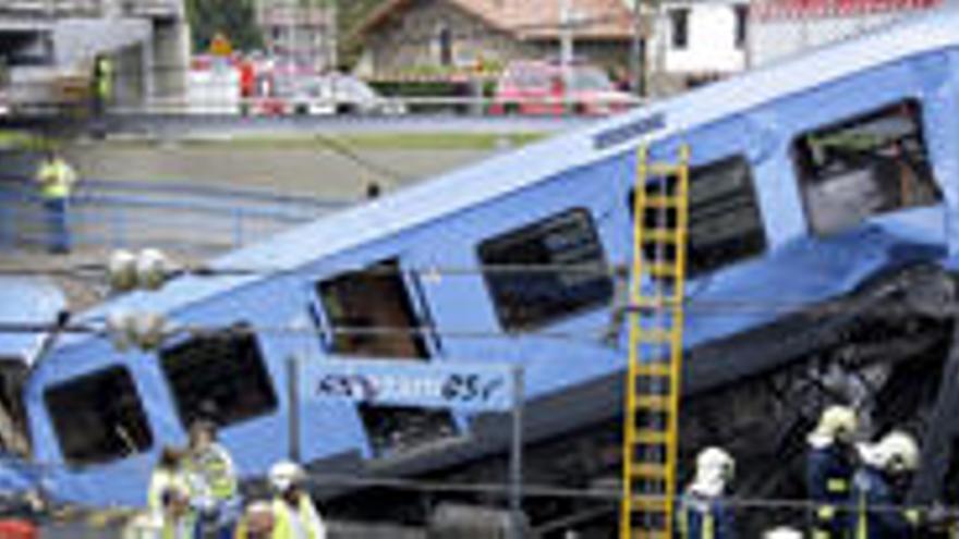 Un fallecido y tres heridos al descarrilar un tren en Vizcaya