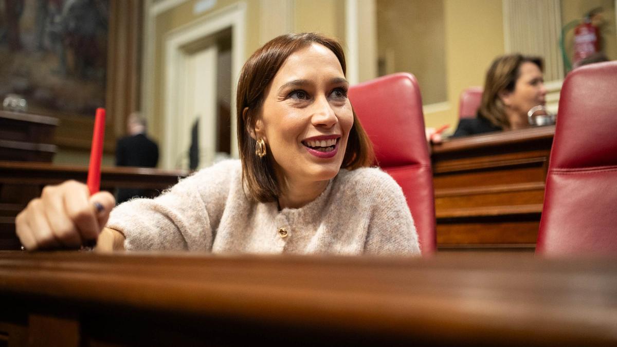 La presidenta del Grupo Socialista, Nira Fierro, en su escaño del Parlamento.