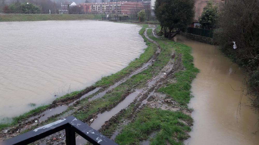 Tiempo en Asturias: Las espectaculares imágenes de las riadas, argayos e incidencias del temporal