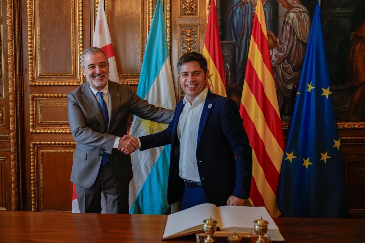 El alcalde de Barcelona, Jaume Collboni, junto al governador provincial de Buenos Aires, Axel Kicillof